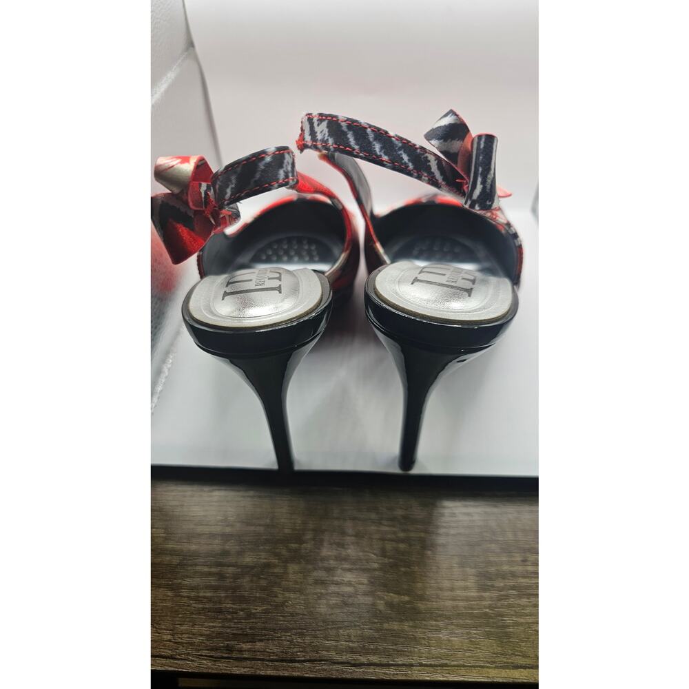 ID REQUIRED SIZE SHOES  RED BLACK & WHITE FABRIC  NEW IN BOX  SIZE 10 WIDE - Picture 6 of 8